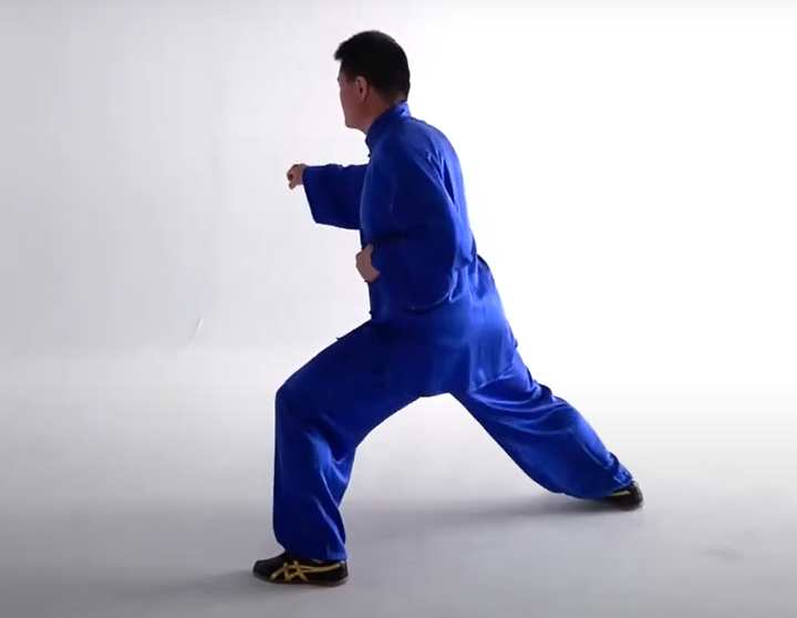 Forme 18 – Mouvement 10 : Yǎn shǒu gōng quán – Couvrir la main et coup de poing en avant – 掩手肱拳